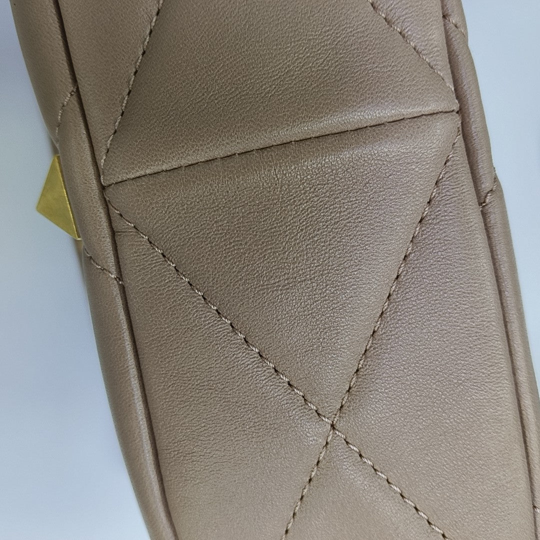 Roman Stud Quilted Lambskin Pink