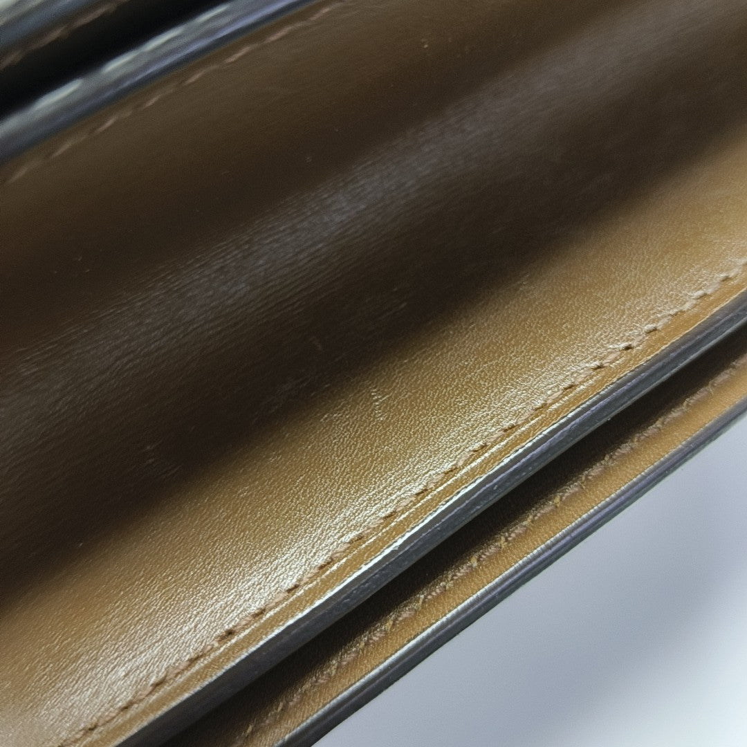 CLASSIC BOX Medium Calfskin Brown