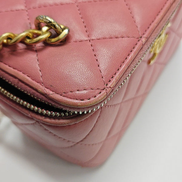 VANITY CASE Small Quilted Lambskin Pink