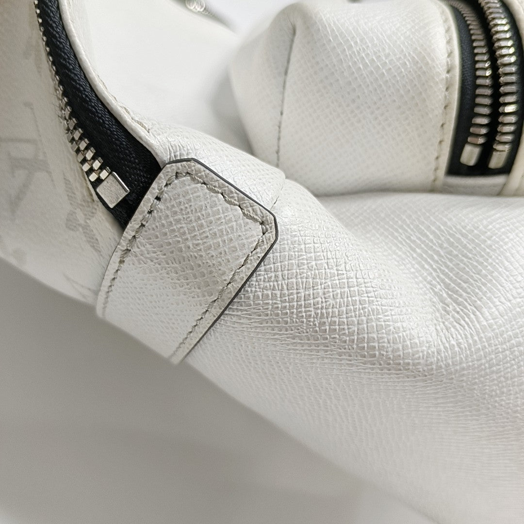 DISCOVERY PM Monogram Calfskin White