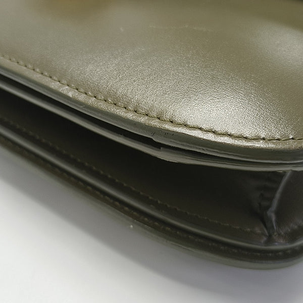 CLASSIC BOX Medium Calfskin Green