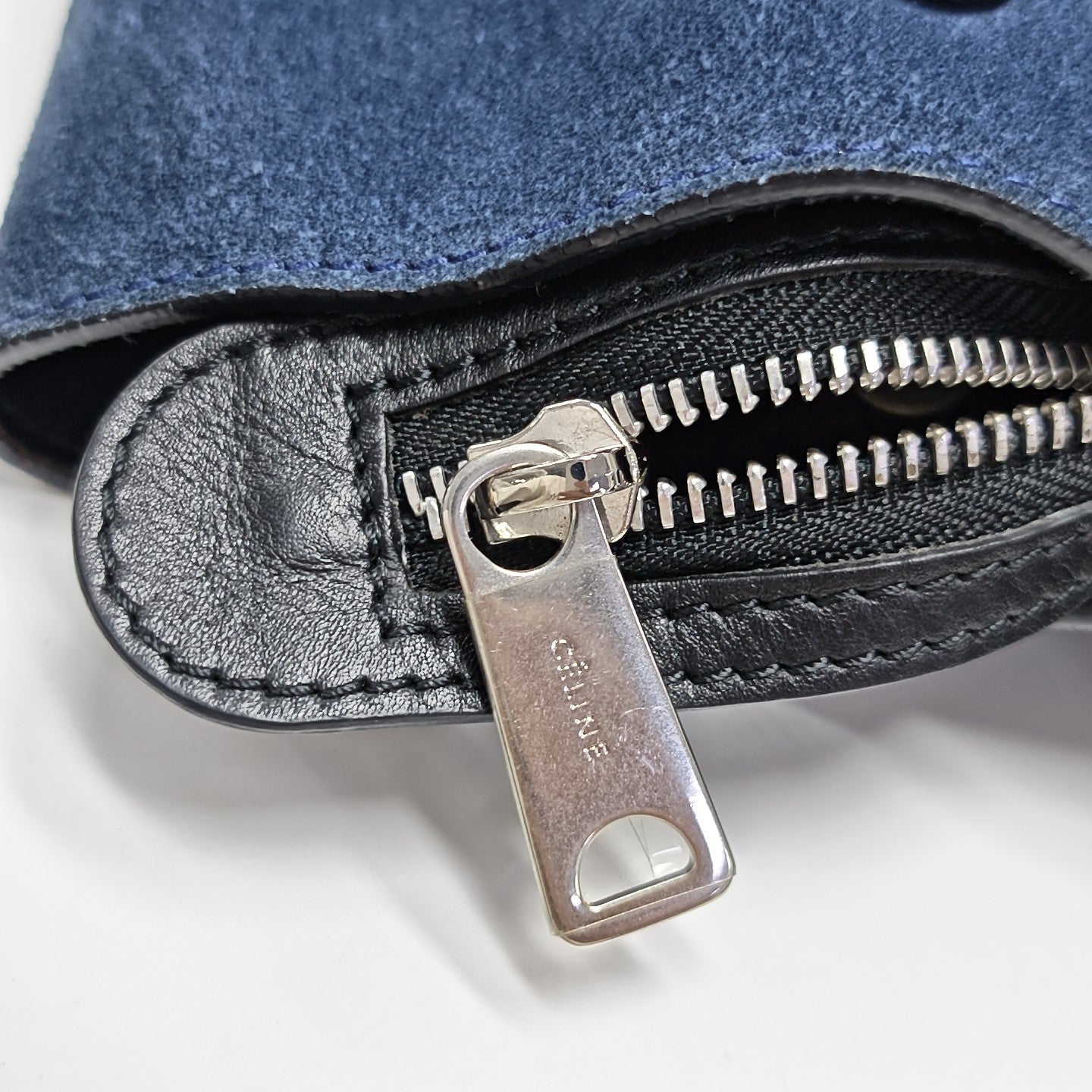 TRAPEZE Medium Calfskin Black