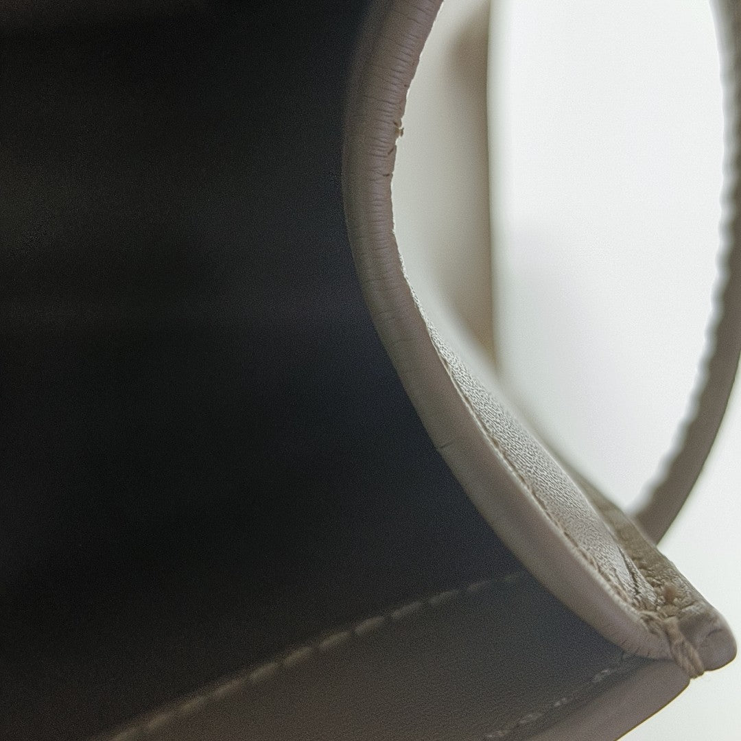 MANHATTAN Medium Calfskin Beige