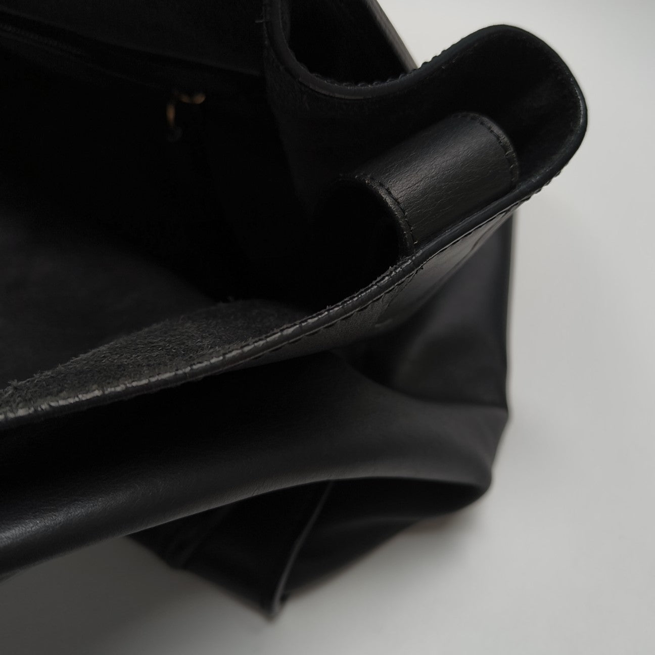 PHANTOM Medium Calfskin Black