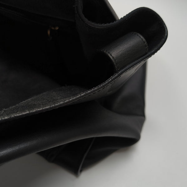 PHANTOM Medium Calfskin Black