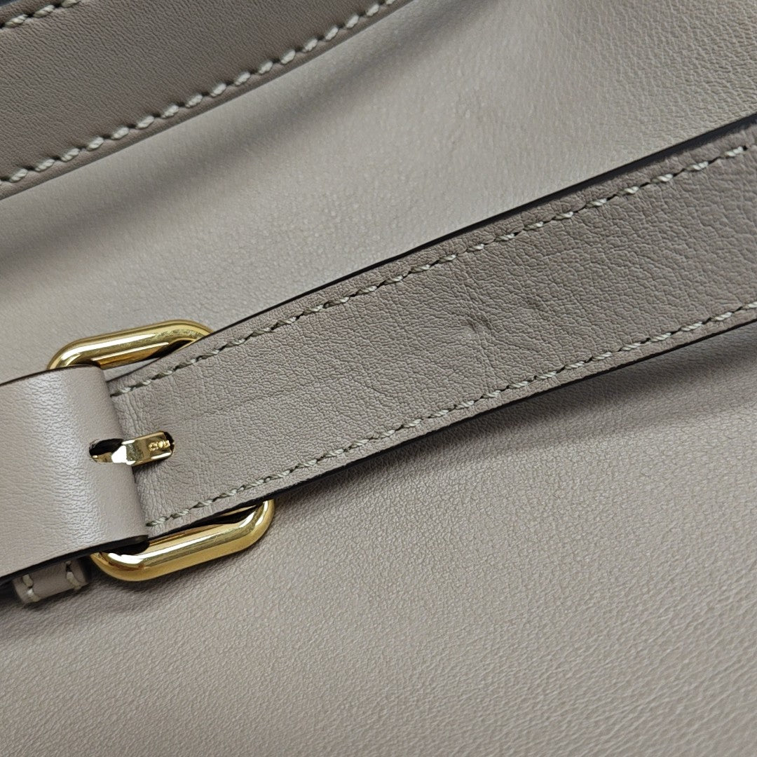 Peekaboo Medium Calfskin Beige