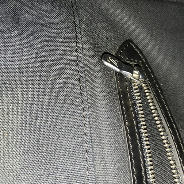 VIKTOR Calfskin Black