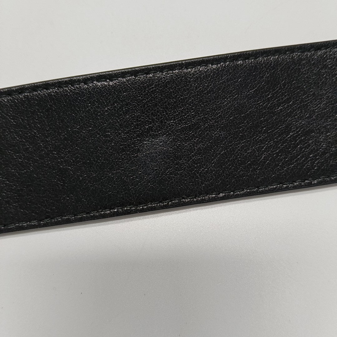 Authenticated pre-owned  30 Montaigne Calfskin Black - Shoulder Bag at Looply