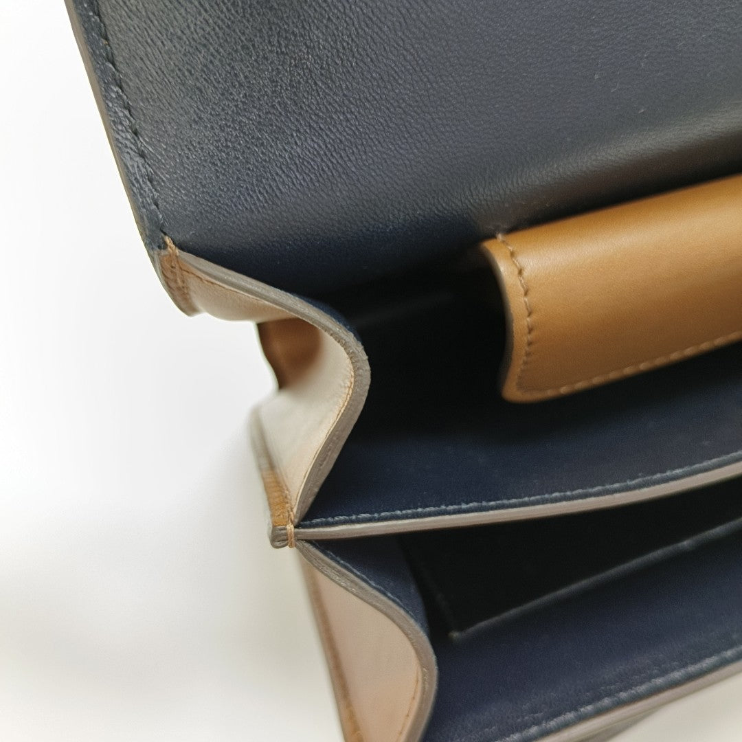 CASE Medium Calfskin Brown