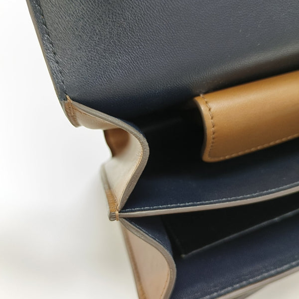 CASE Medium Calfskin Brown