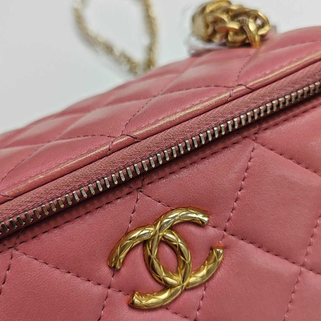 VANITY CASE Small Quilted Lambskin Pink