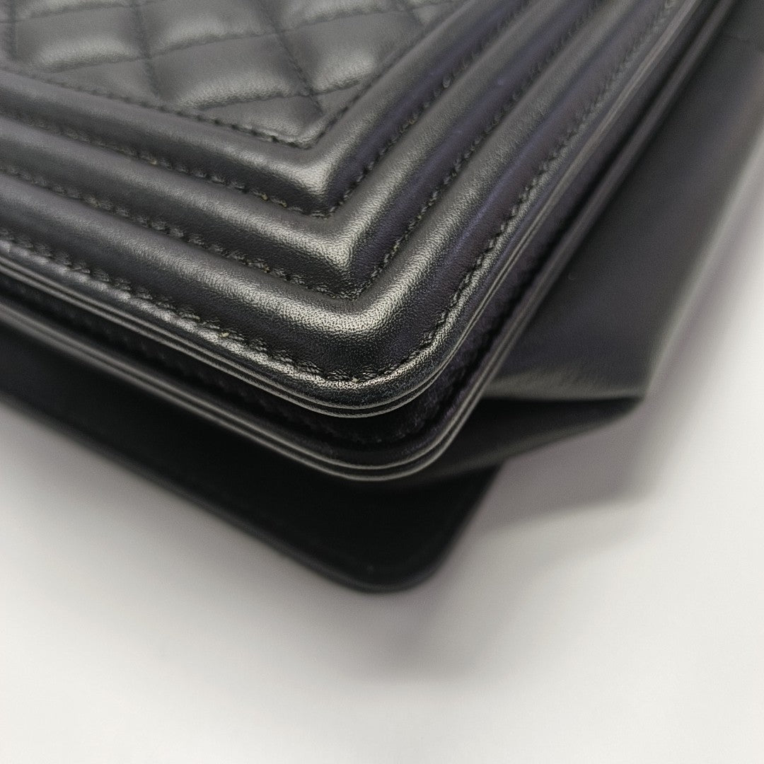 BOY CHANEL Medium Quilted Calfskin Black