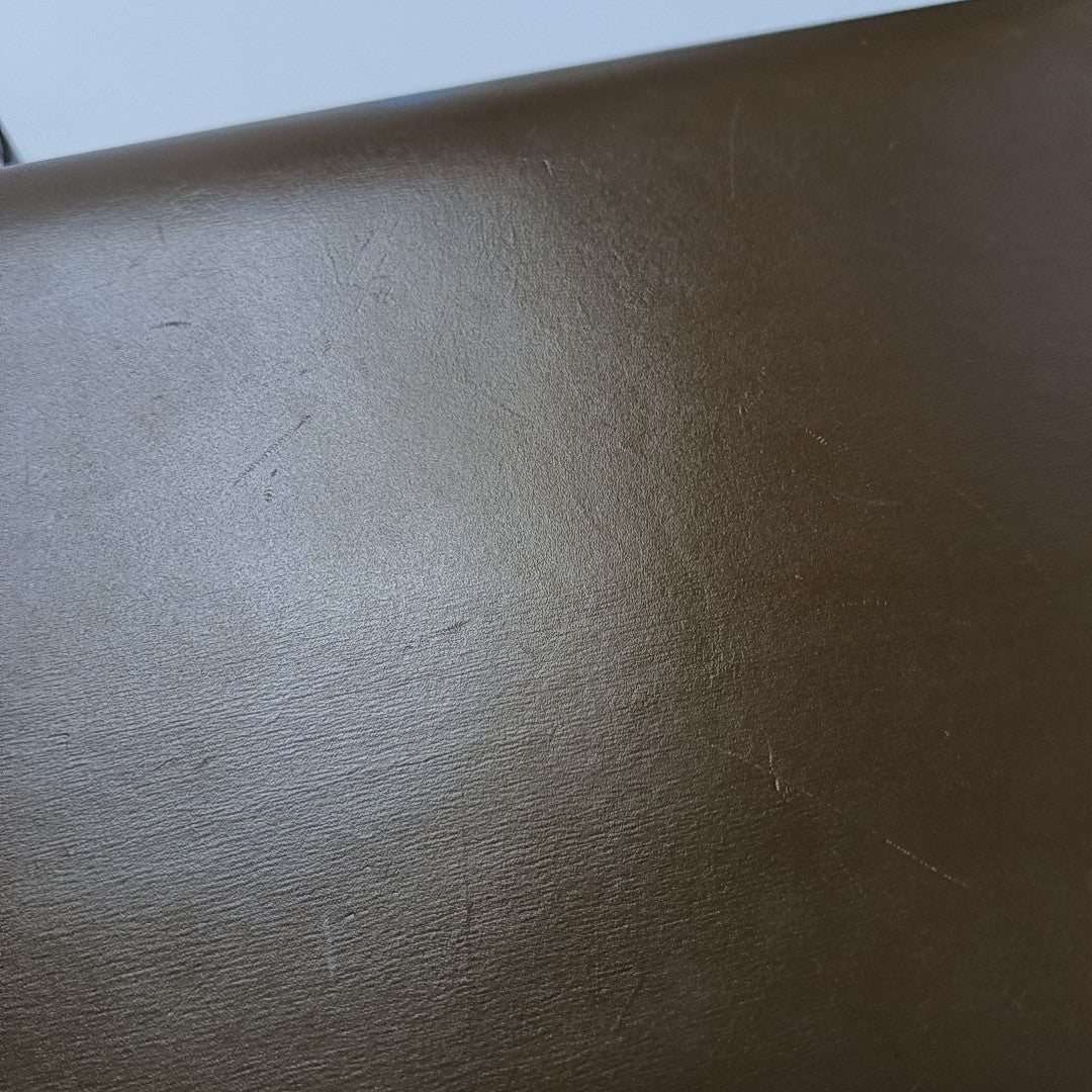 CLASSIC BOX Medium Calfskin Brown