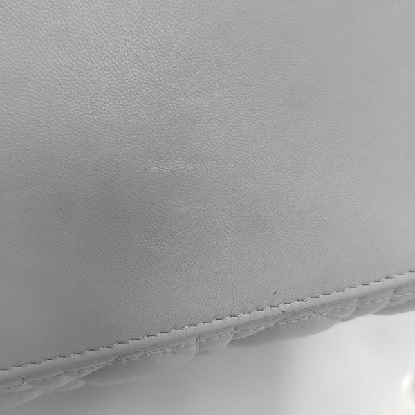 Bolso Lady Dior Mediano de Piel de Cordero Acolchada Gris