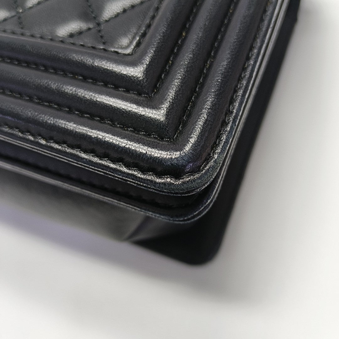BOY CHANEL Medium Quilted Calfskin Black