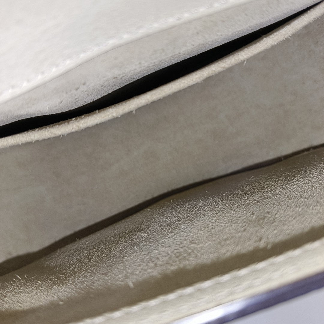 Nile Medium Calfskin White