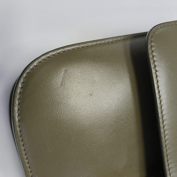 CLASSIC BOX Medium Calfskin Green