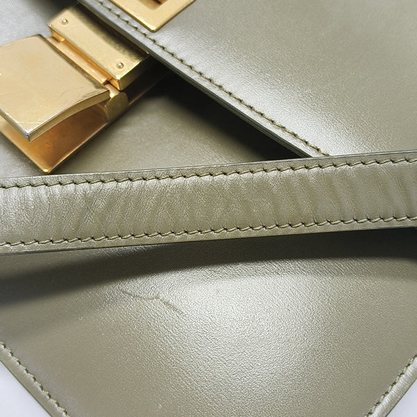 CLASSIC BOX Medium Calfskin Green