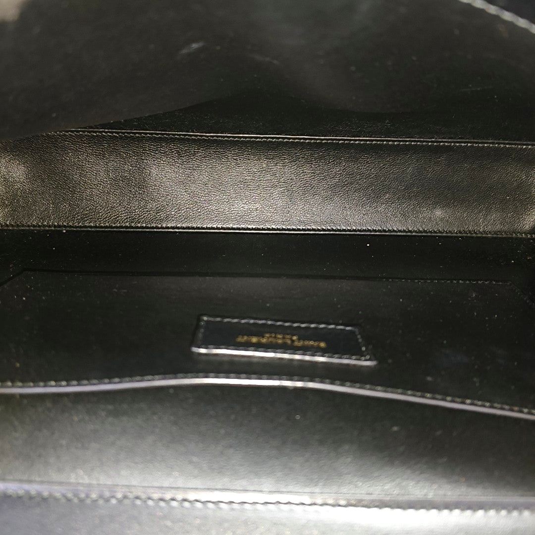 Authenticated pre-owned  Manhattan Medium Calfskin Black - Shoulder Bag at Looply