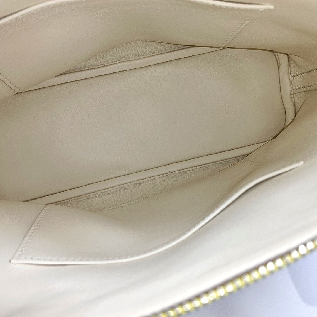 Authenticated pre-owned  Bolide 25 Epsom White - Shoulder Bag at Looply