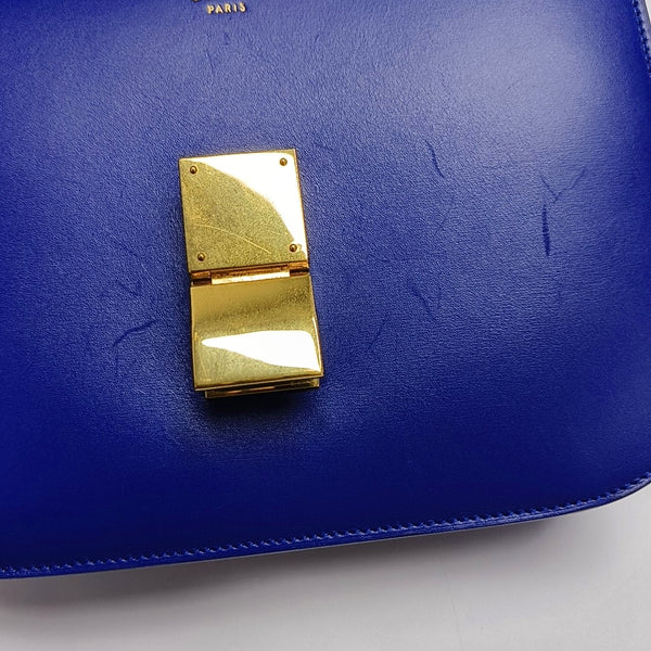 Authenticated pre-owned  CLASSIC BOX Medium Calfskin Blue - Shoulder Bag at Looply
