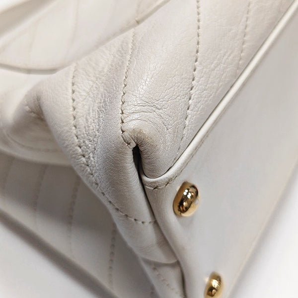 Authenticated pre-owned  Classic Flap Calfskin White - Shoulder Bag at Looply