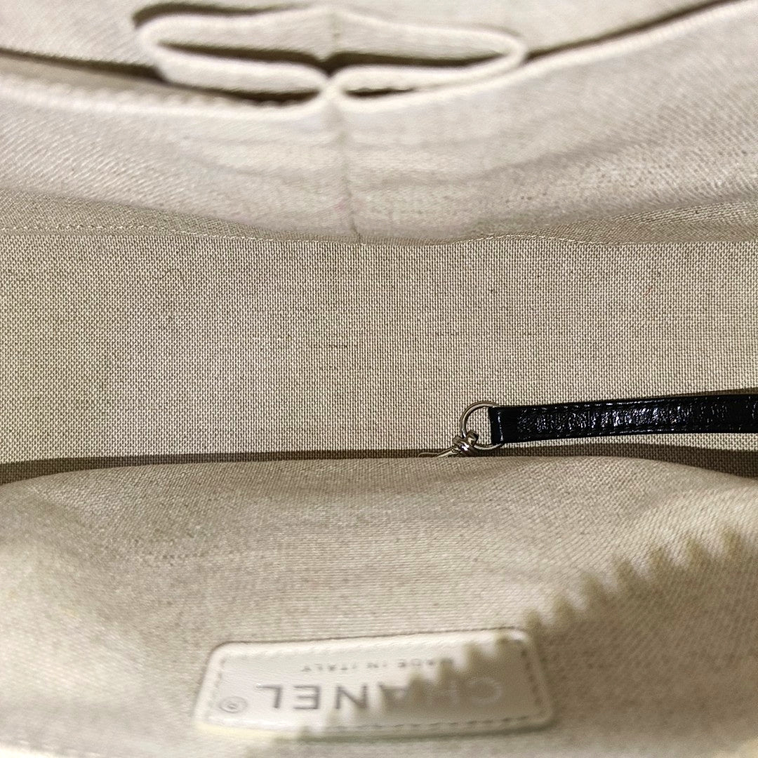 Authenticated pre-owned  Gabrielle Medium Wool Black - Shoulder Bag at Looply