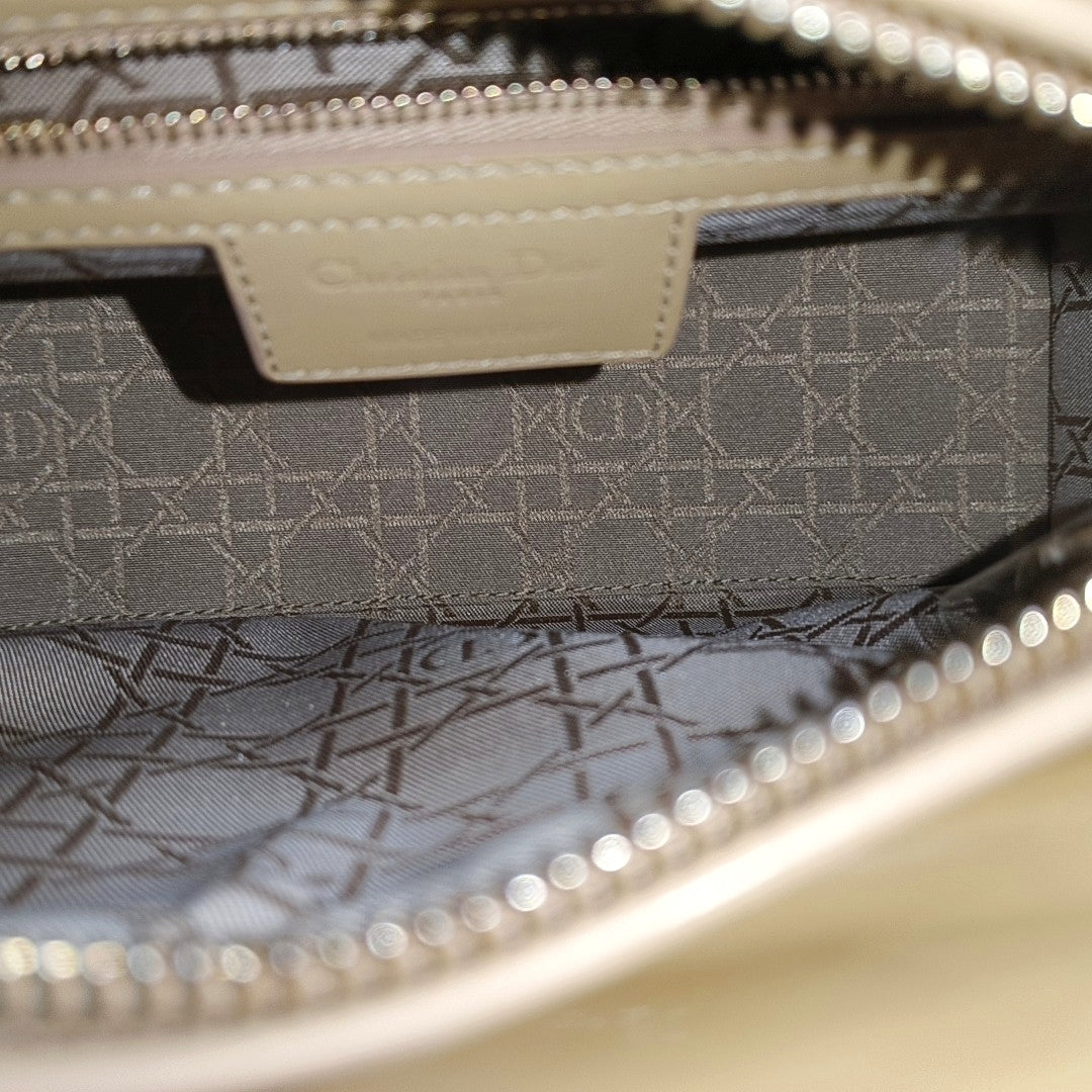Authenticated pre-owned  Lady Dior Medium Cannage Patent Leather Yellow - Shoulder Bag at Looply
