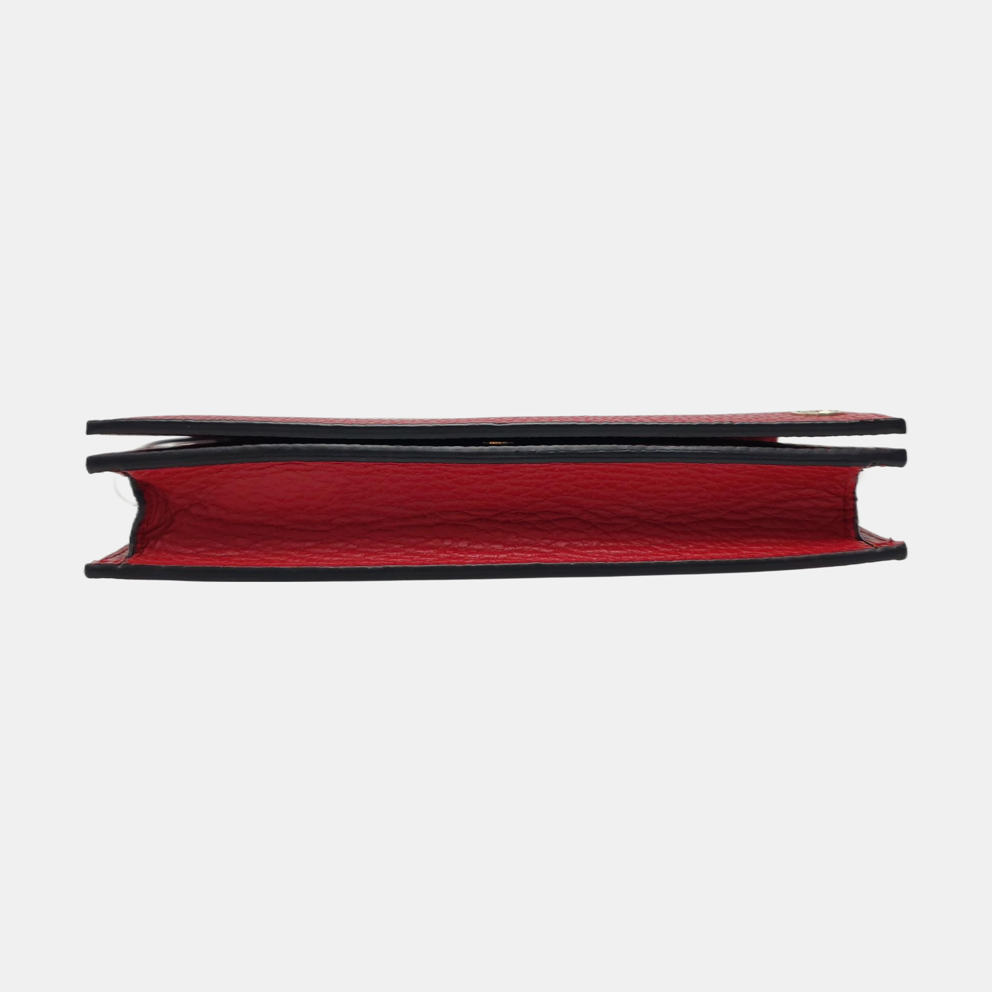 Authenticated pre-owned  GG Marmont Calfskin Red - Crossbody Bag at Looply