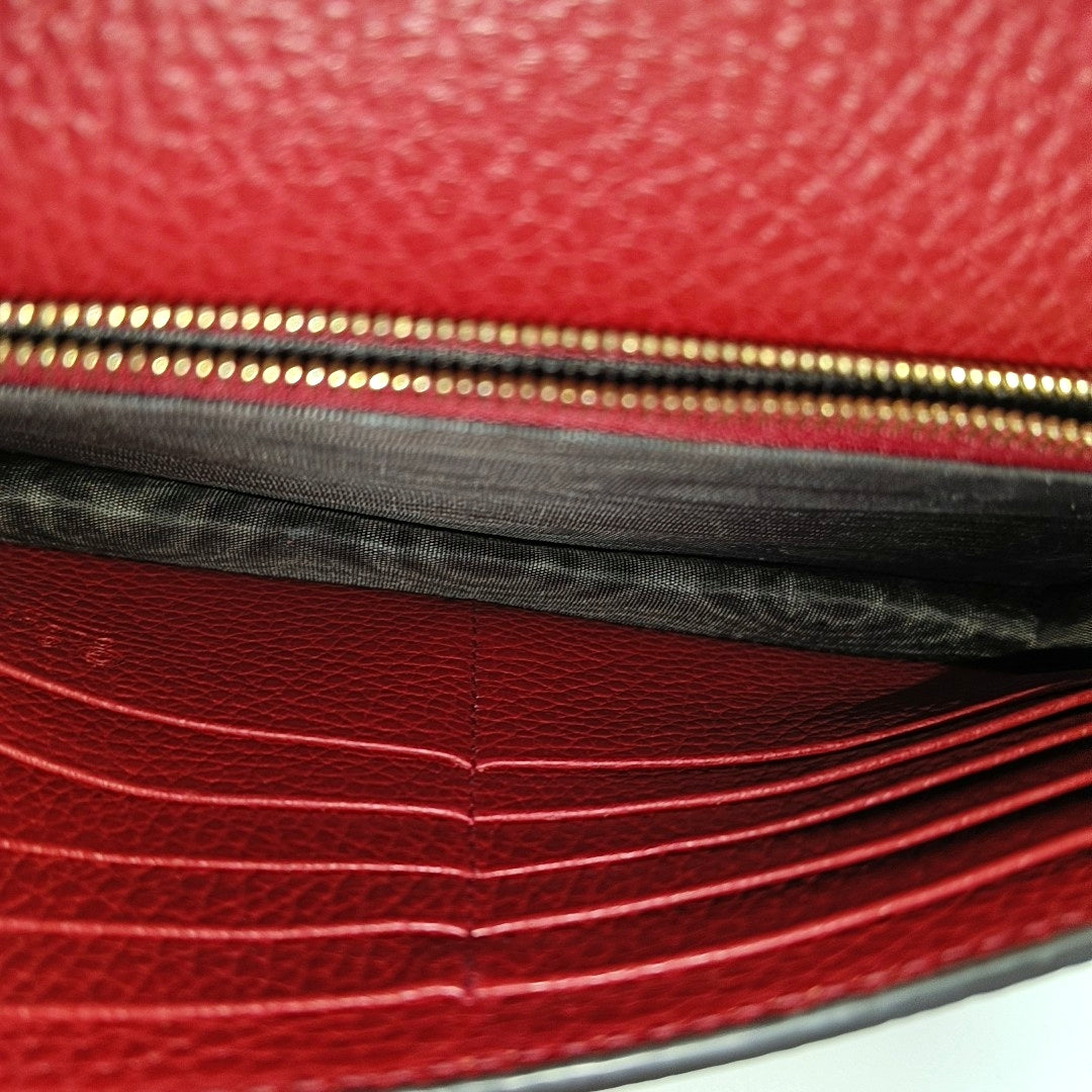 Authenticated pre-owned  GG Marmont Calfskin Red - Crossbody Bag at Looply
