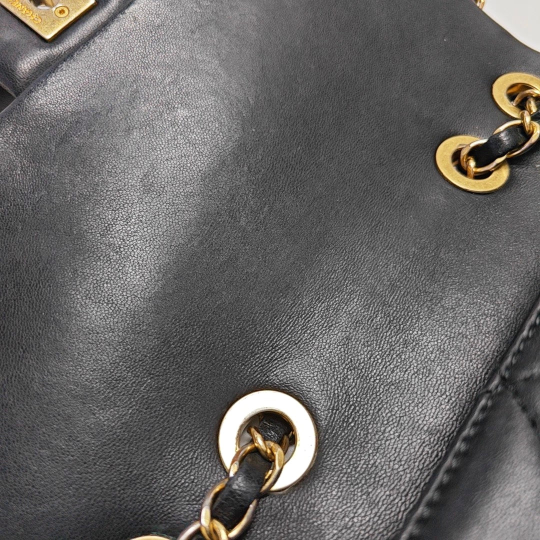 Authenticated pre-owned  Classic Flap Quilted Lambskin Black - Shoulder Bag at Looply