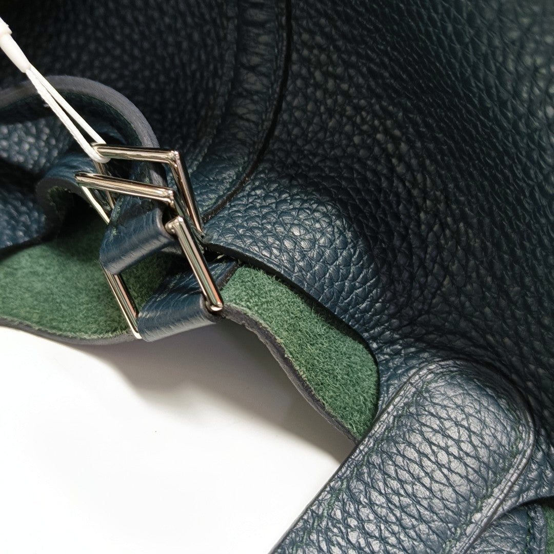 Authenticated pre-owned  Picotin Lock 18 Clemence Green - Top Handle Bag at Looply