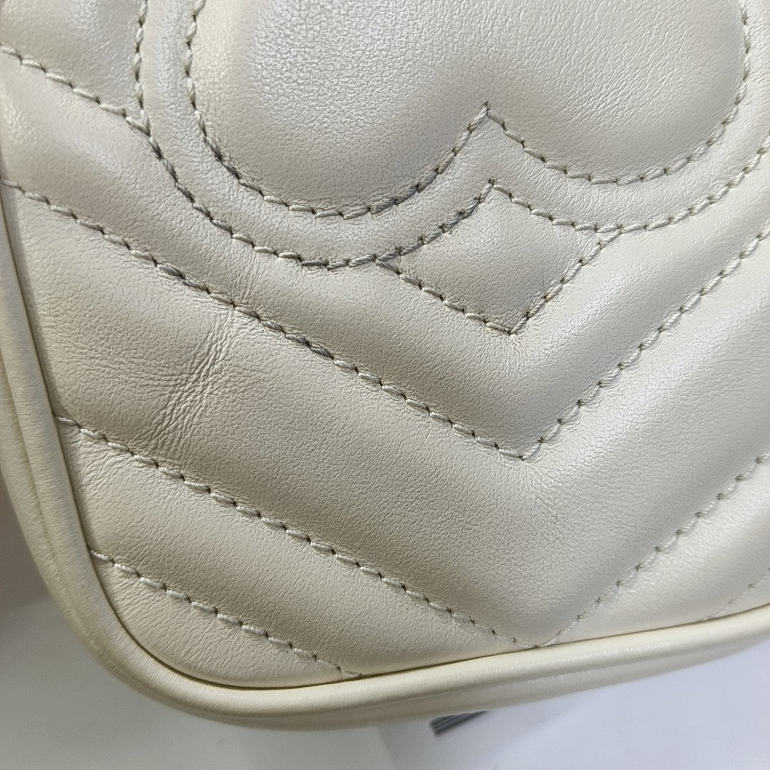 Authenticated pre-owned  GG Marmont Mini Calfskin White - Crossbody Bag at Looply
