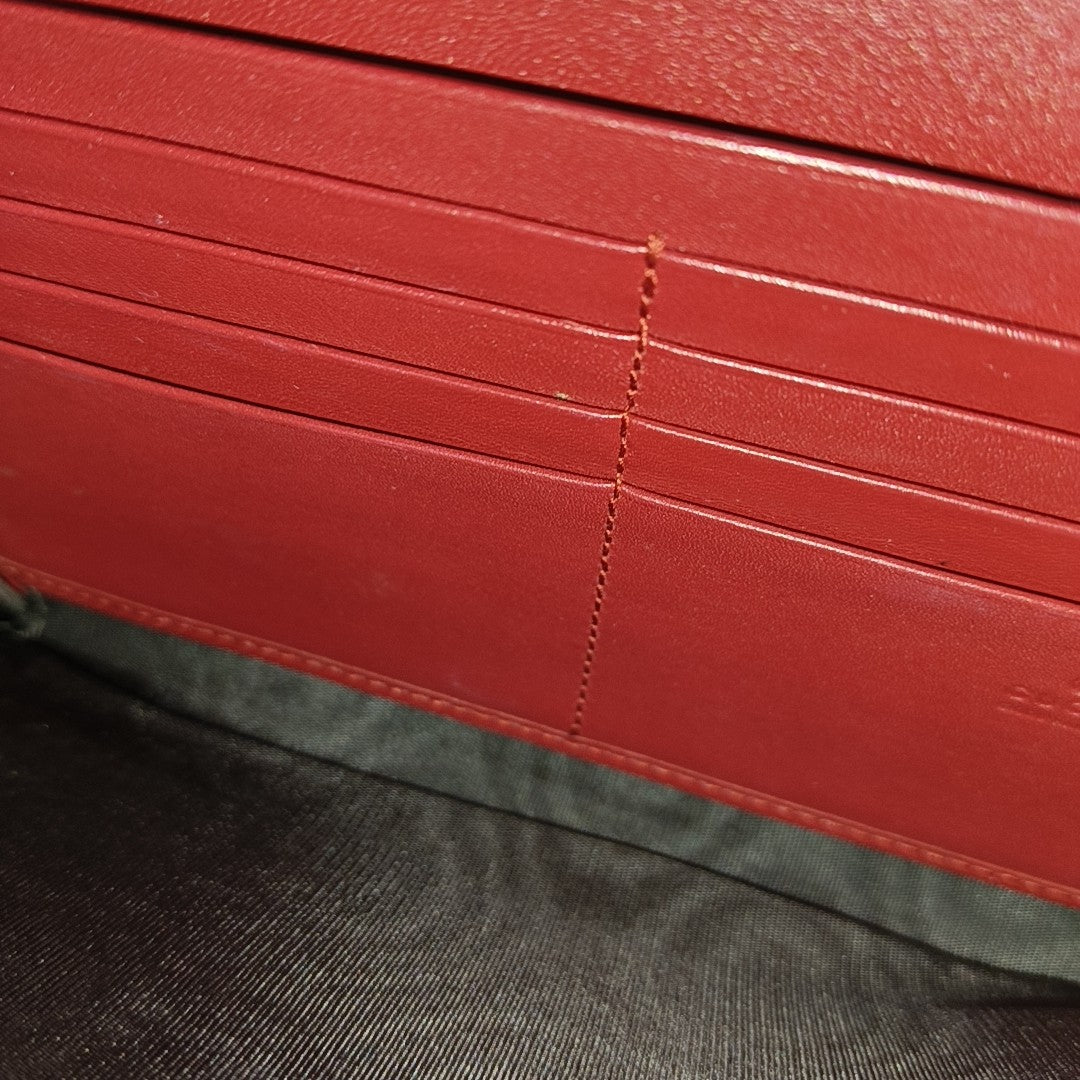 Authenticated pre-owned  GG Marmont Mini Calfskin Red - Crossbody Bag at Looply
