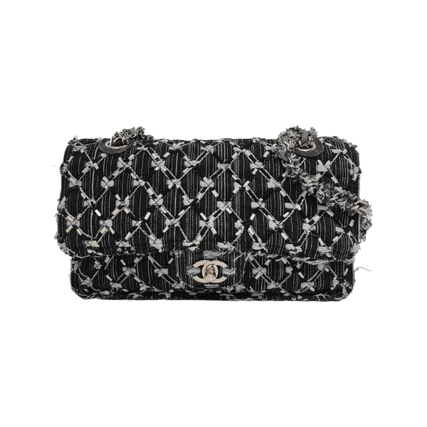 Authenticated pre-owned  Classic Flap Medium Quilted Fabric Black - Shoulder Bag at Looply