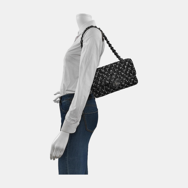 Authenticated pre-owned  Classic Flap Medium Quilted Fabric Black - Shoulder Bag at Looply