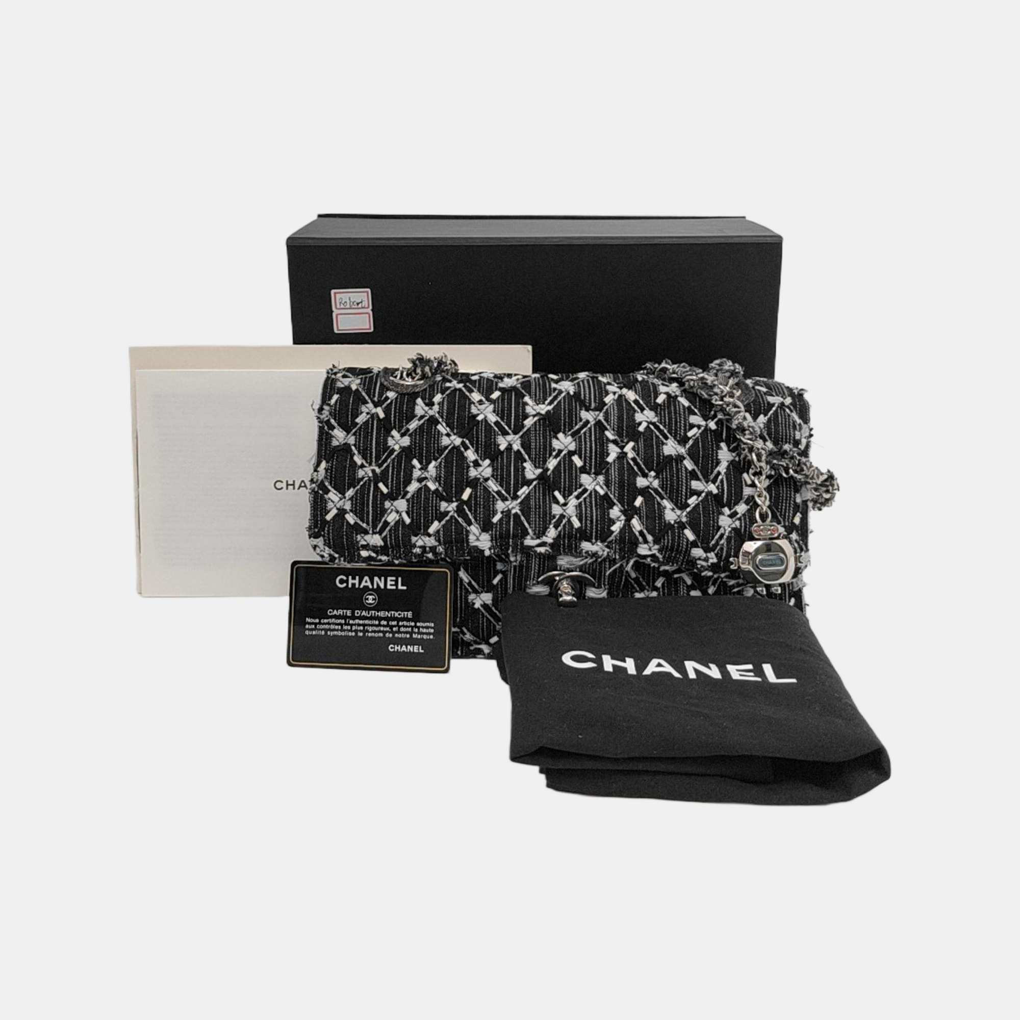 Authenticated pre-owned  Classic Flap Medium Quilted Fabric Black - Shoulder Bag at Looply