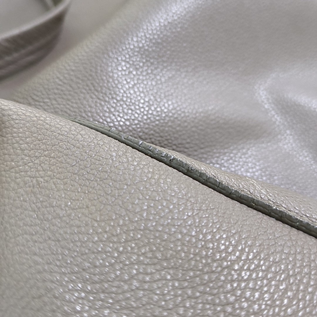 CABAS PHANTOM Small Calfskin Gray