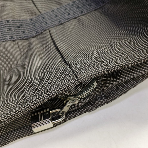 Her Line Canvas Gray