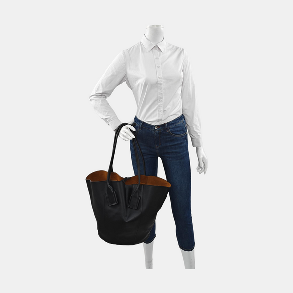 Authenticated pre-owned  Arco Calfskin Black - Shoulder Bag at Looply
