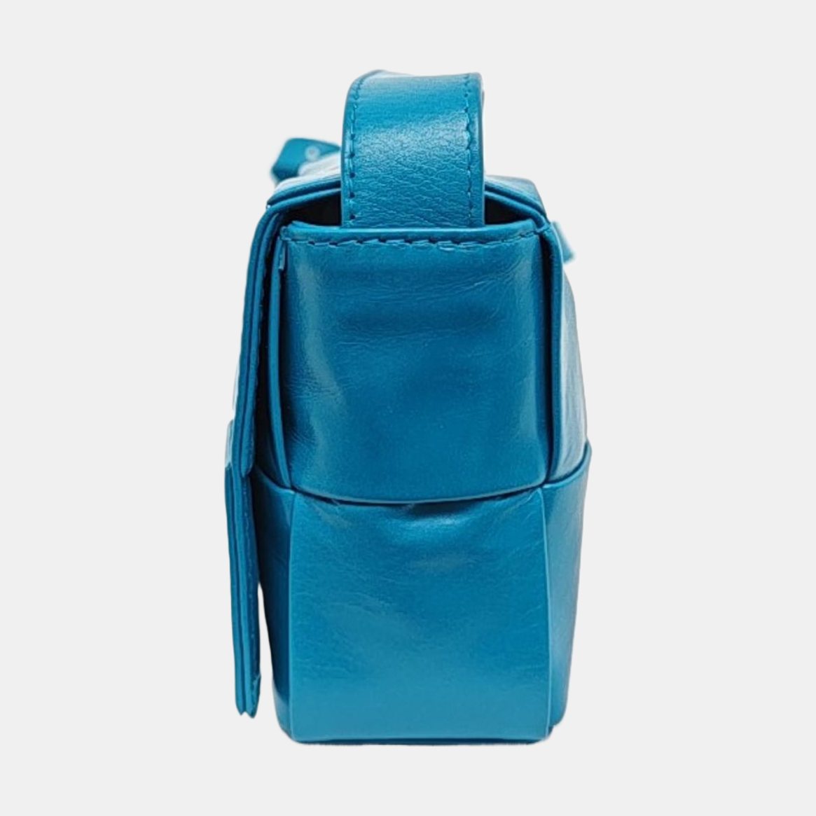 Authenticated pre-owned  Cassette Small Calfskin Blue - Shoulder Bag at Looply