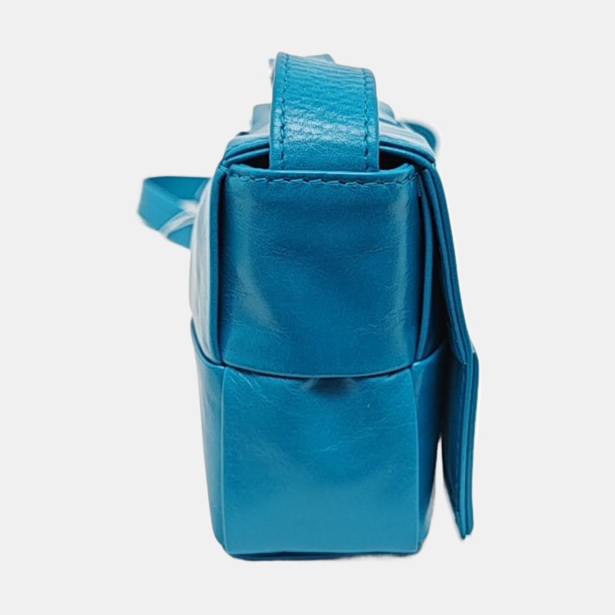 Authenticated pre-owned  Cassette Small Calfskin Blue - Shoulder Bag at Looply
