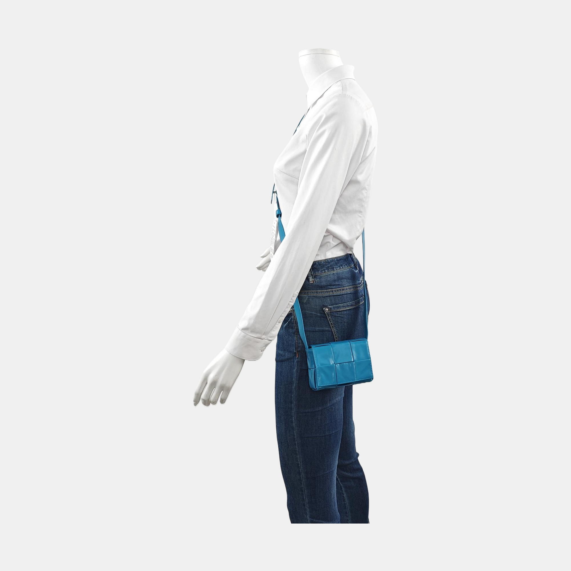 Authenticated pre-owned  Cassette Small Calfskin Blue - Shoulder Bag at Looply