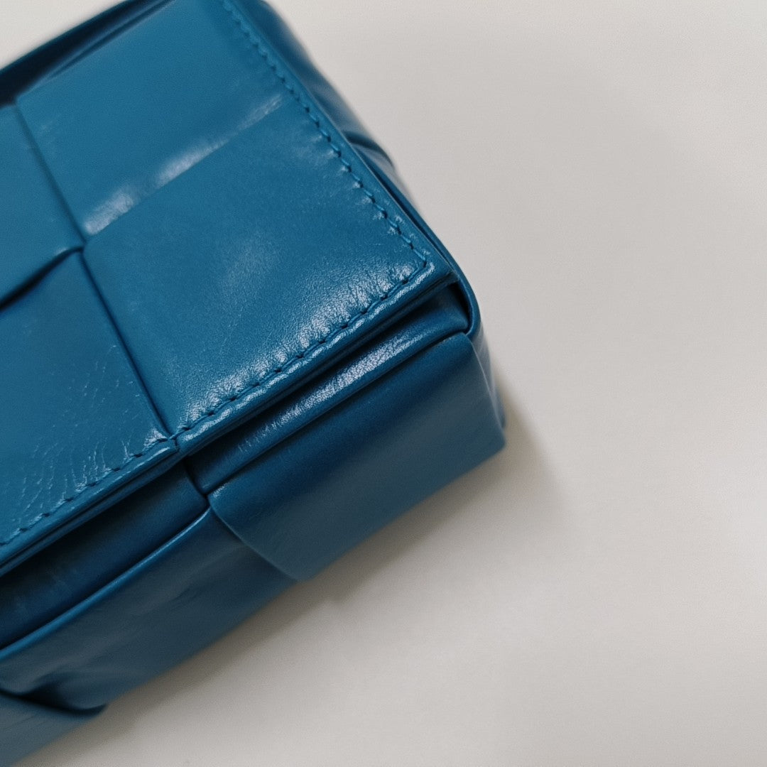 Authenticated pre-owned  Cassette Small Calfskin Blue - Shoulder Bag at Looply