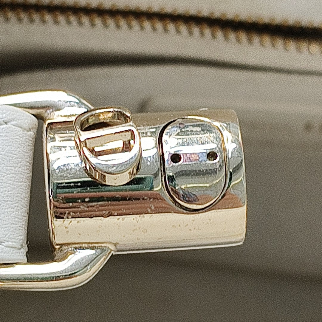 Lady 95.22 Small Cannage Calfskin White