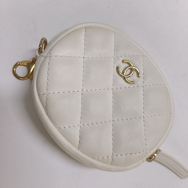 Authenticated pre-owned  Chanel 19 Quilted Wool Black - Crossbody Bag at Looply