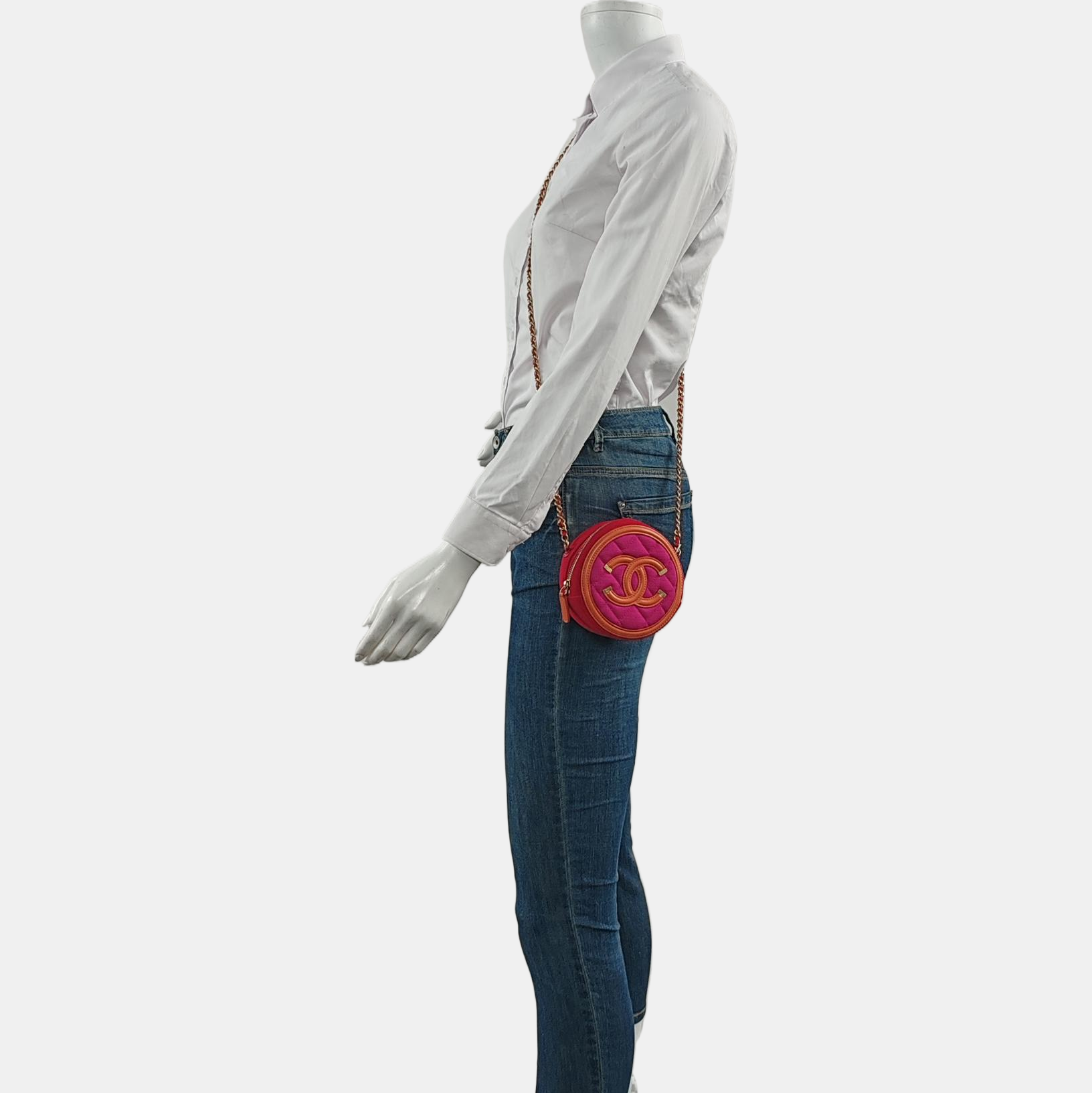 Authenticated pre-owned  Filigree Quilted Canvas Red - Crossbody Bag at Looply