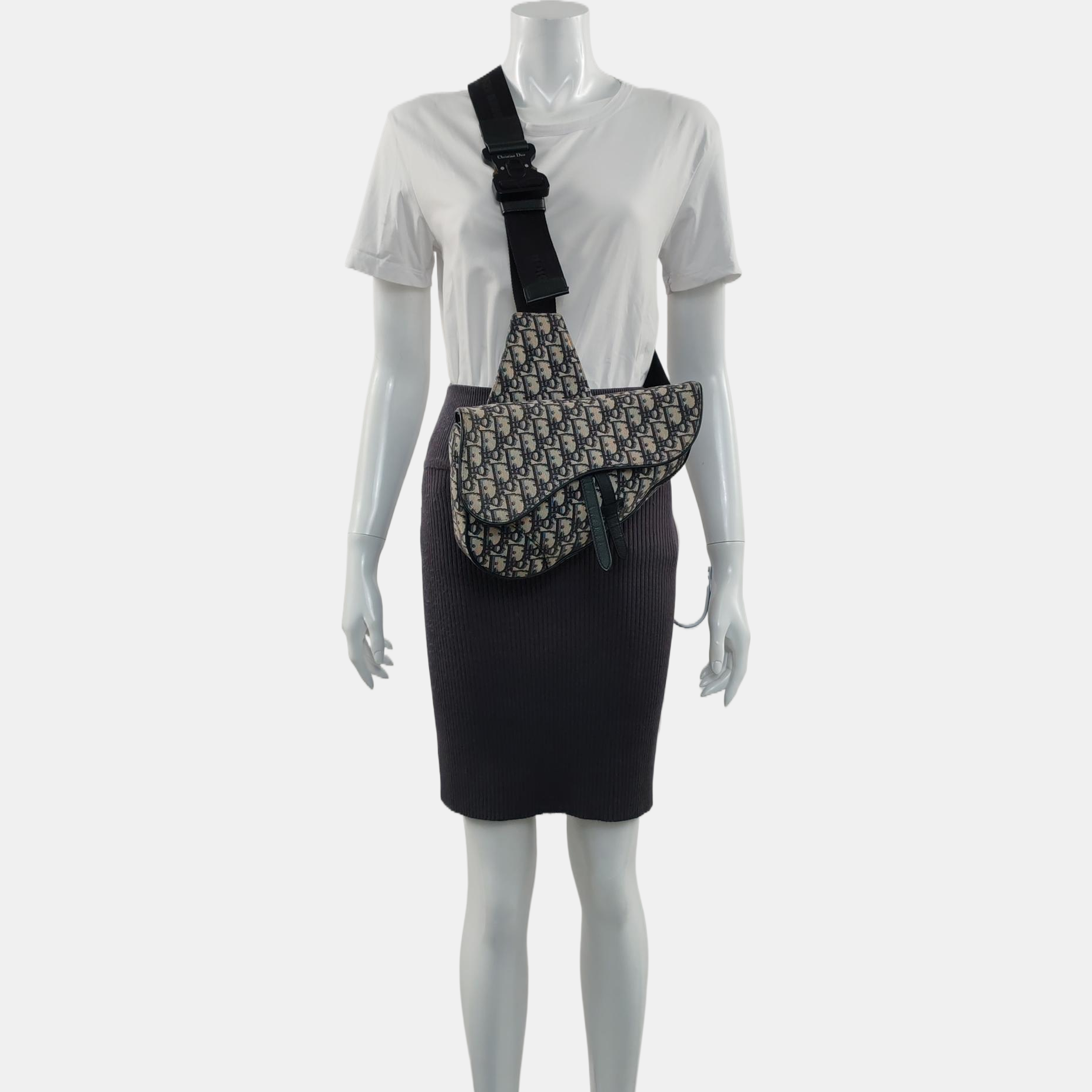 Authenticated pre-owned  Saddle Medium Oblique Canvas Blue - Crossbody Bag at Looply