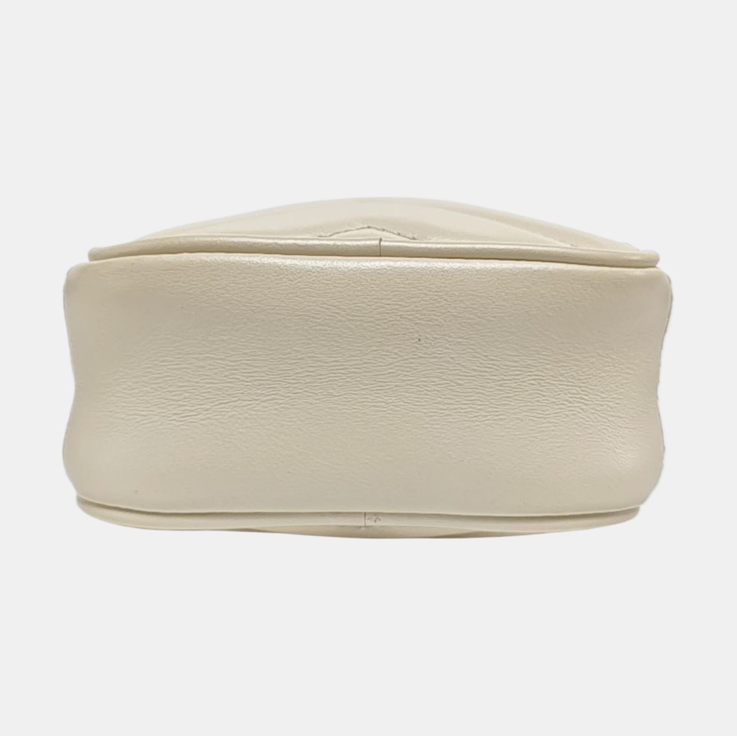 Authenticated pre-owned  GG Marmont Mini Calfskin White - Crossbody Bag at Looply