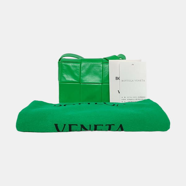 Authenticated pre-owned  Cassette Small Calfskin Green - Crossbody Bag at Looply